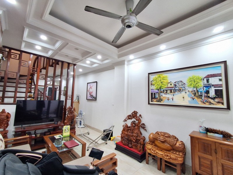 Bán nhà Bồ Đề,Long Biên 5 tầng,46m sát phố nhỉnh 11 tỷ 15976250