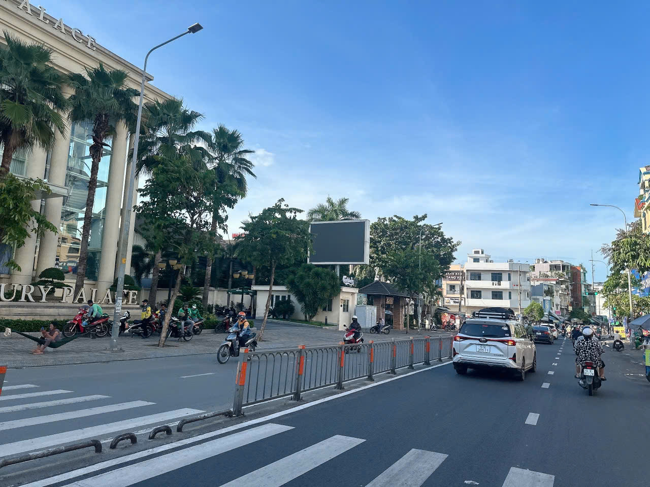 Bán nhà 4 lầu HXH Nguyễn Thái Sơn ngang 5.2m 121m2 11PN gần siêu thị Emart chỉ 12.5 tỷ. 15976252