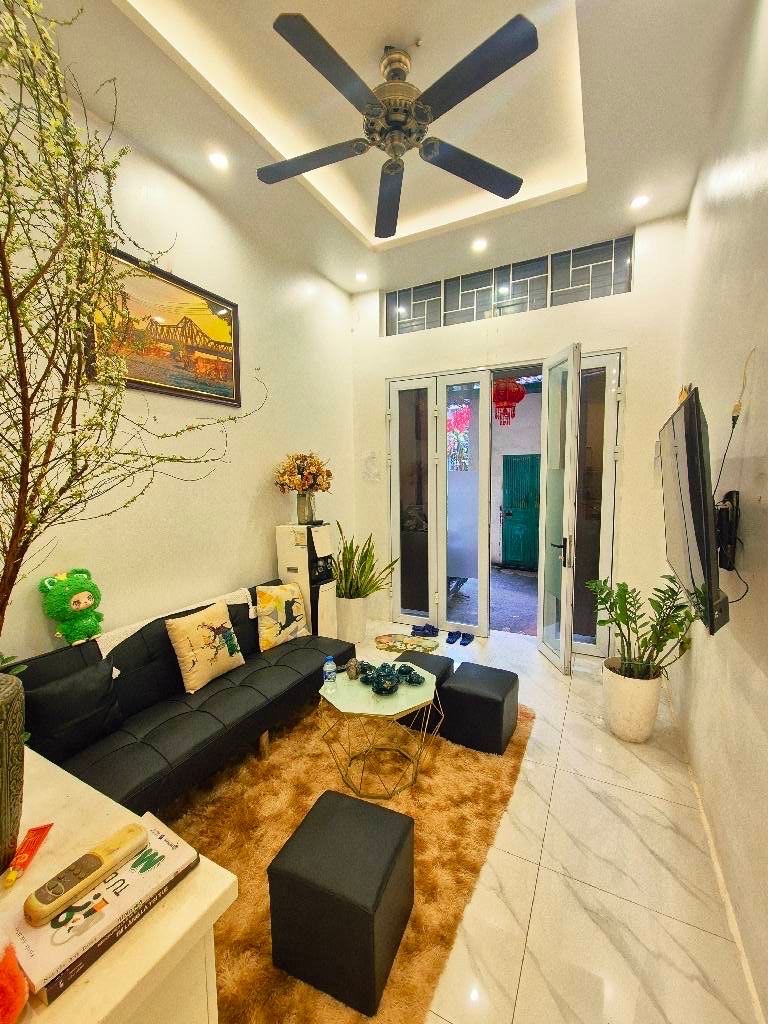 hoàng hoa thám 38m x4 tầng 8,35 tỷ-ô tô đỗ cổng,2 thoáng trước sau,dân xây 15976258