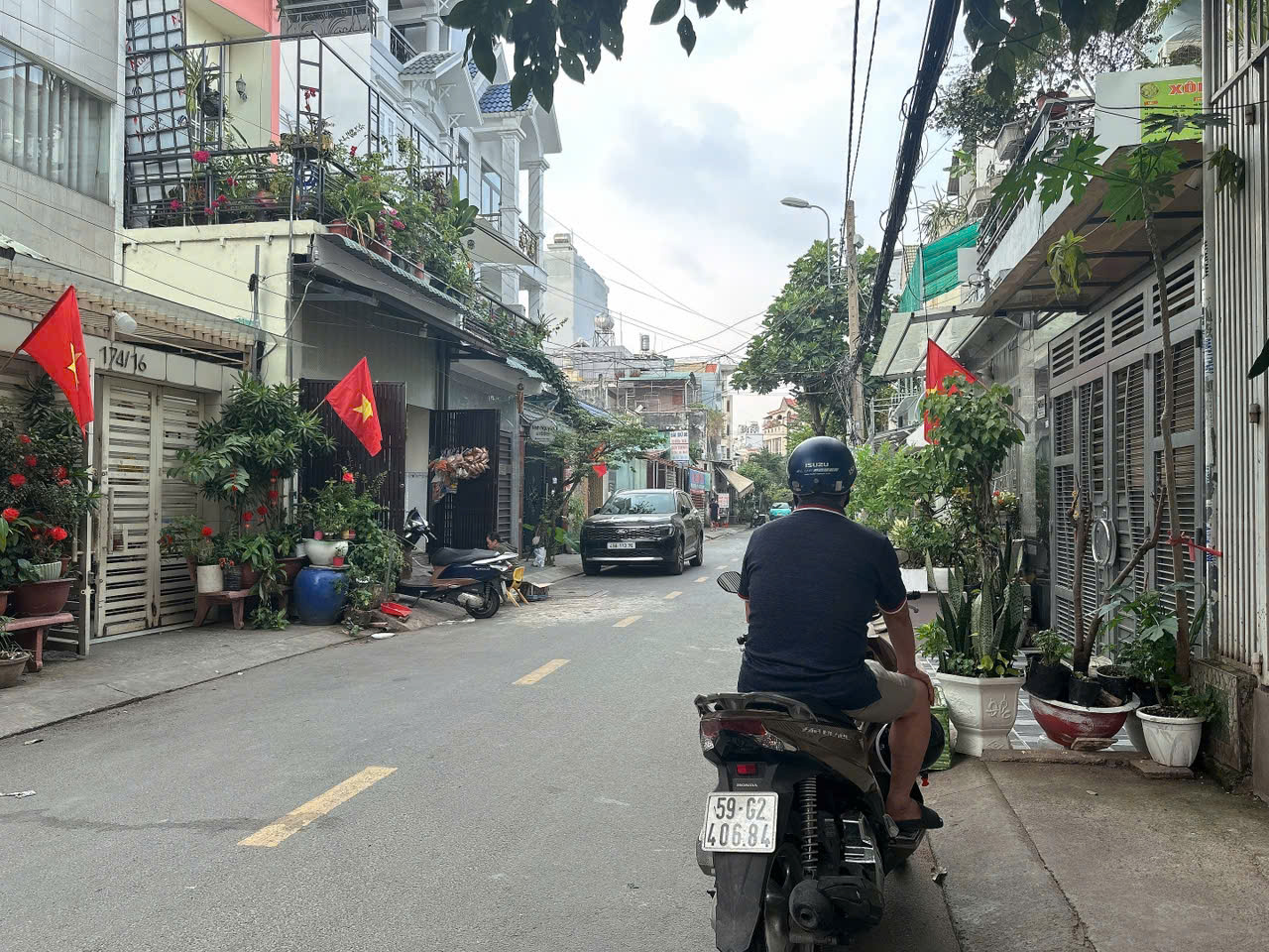 Bán nhà 4 lầu HXH Nguyễn Thái Sơn ngang 5.2m 121m2 11PN gần siêu thị Emart chỉ 12.5 tỷ. 15976261