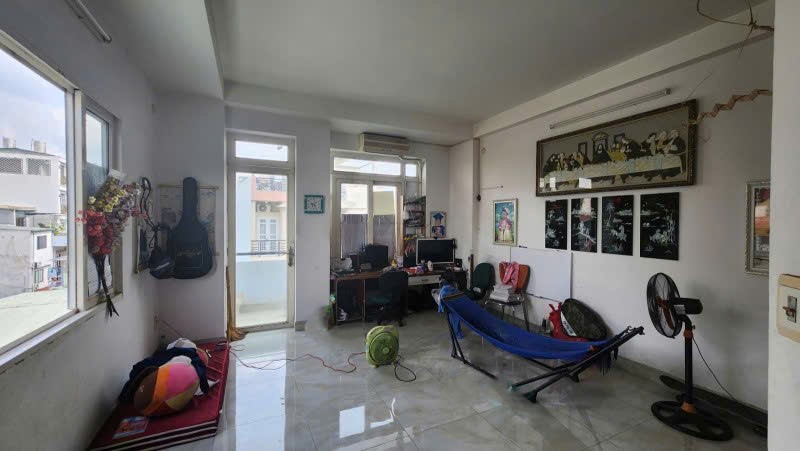 Bán nhà 4 lầu HXH Nguyễn Thái Sơn ngang 5.2m 121m2 11PN gần siêu thị Emart chỉ 12.5 tỷ. 15976261