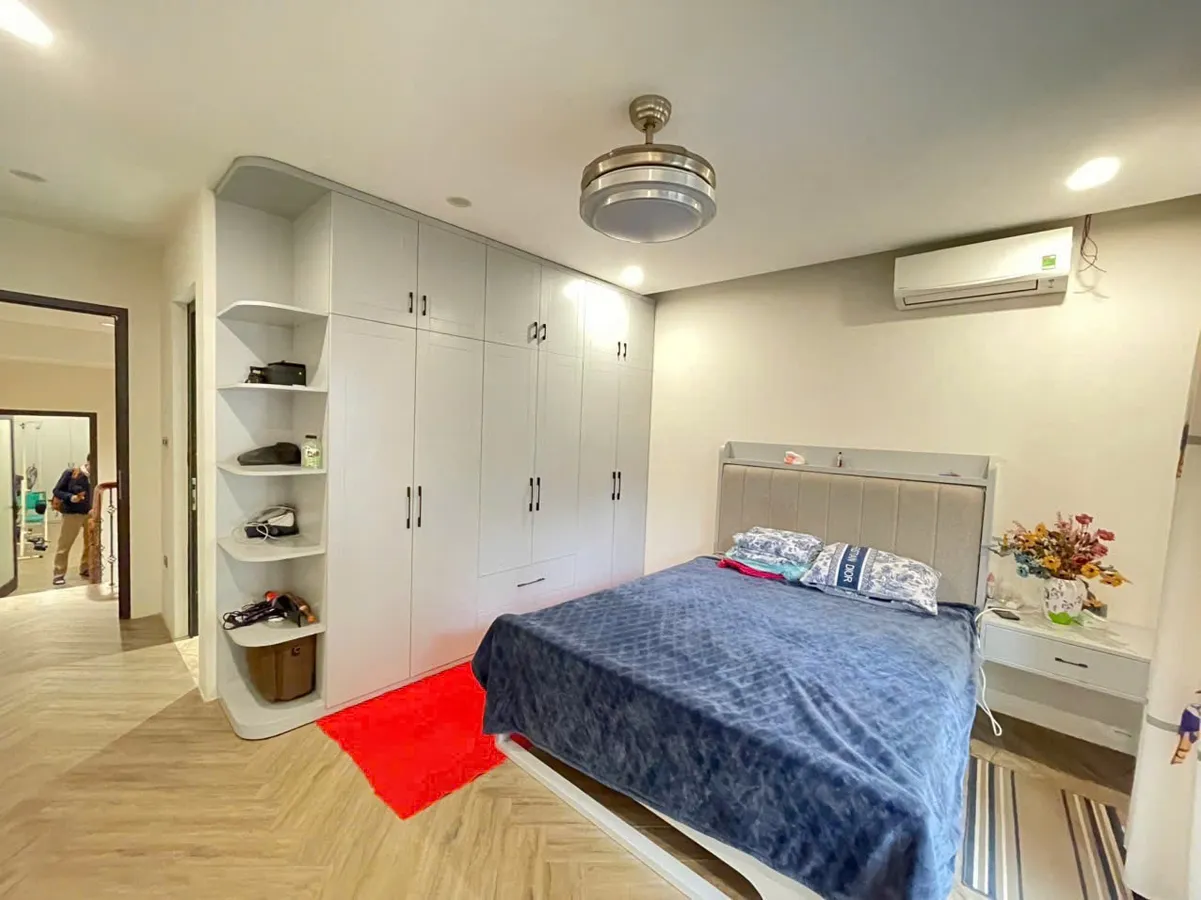 Bán Nhà Mặt Phố Quan Nhân. Thanh Xuân. Thang Máy. Ô Tô. DT 90m2. MT 5m. Giá 24.4 Tỷ. 15976265