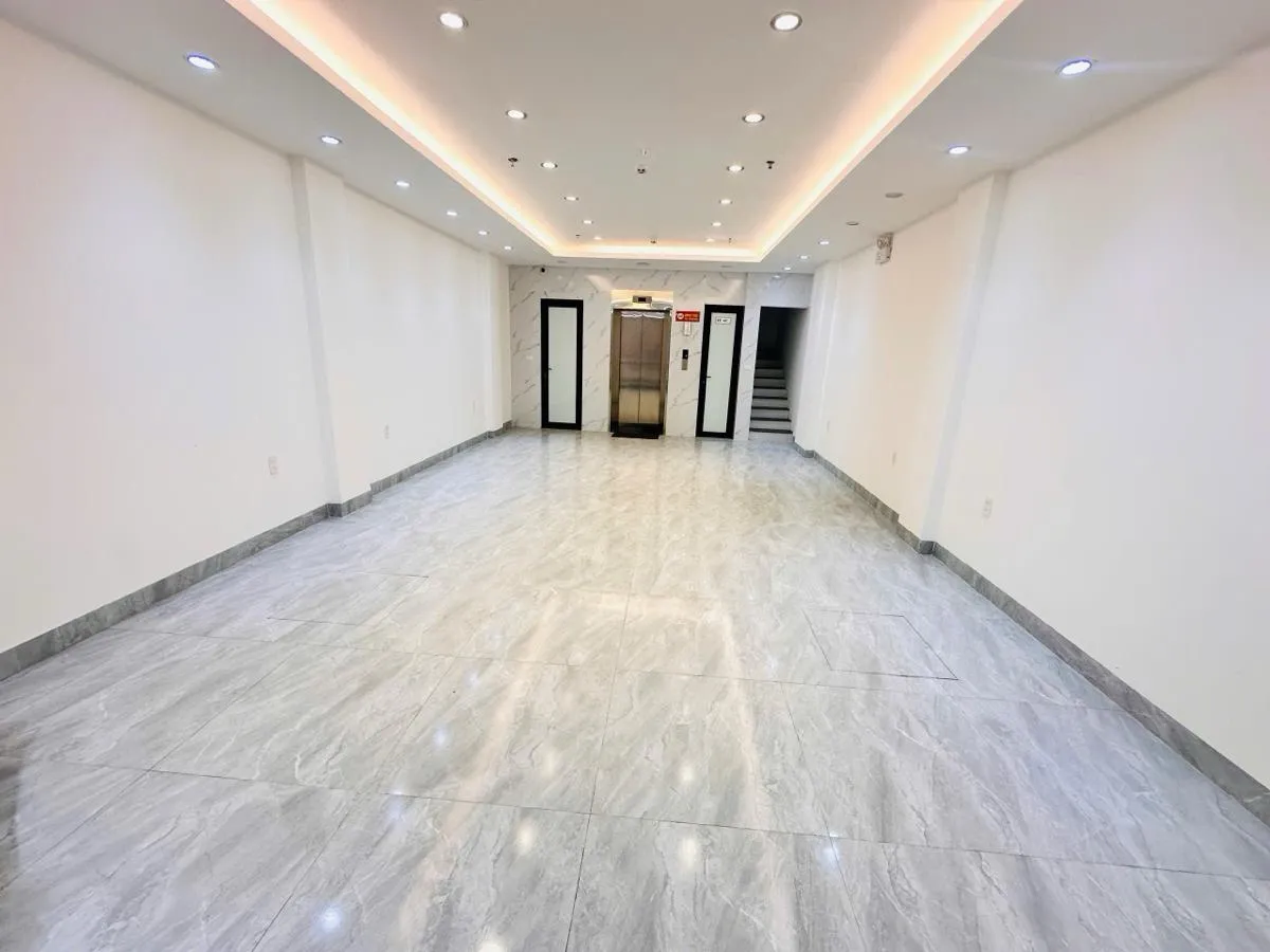 Bán Nhà Kim Giang. Hoàng Mai. 7 Tầng Thang Máy. Ô Tô. DT 65m2. MT 5.2m. Giá 22.4 Tỷ 15976270