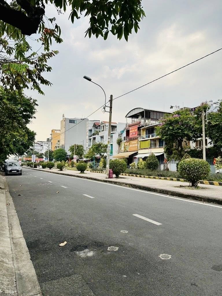 MẶT TIỀN KINH DOANH – ĐƯỜNG 30M – ĐỐI DIỆN CÔNG VIÊN – 85M CHỈ 12.X TL 15976287