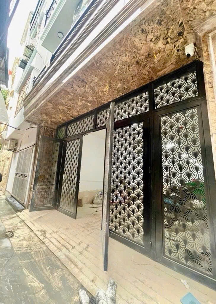 HOÀNG QUỐC VIỆT - Tòa 35 CHDV 130m² 8 tầng MT 6m - GẦN PHỐ - DÒNG TIỀN ĐỈNH - 37 TỶ 15976288