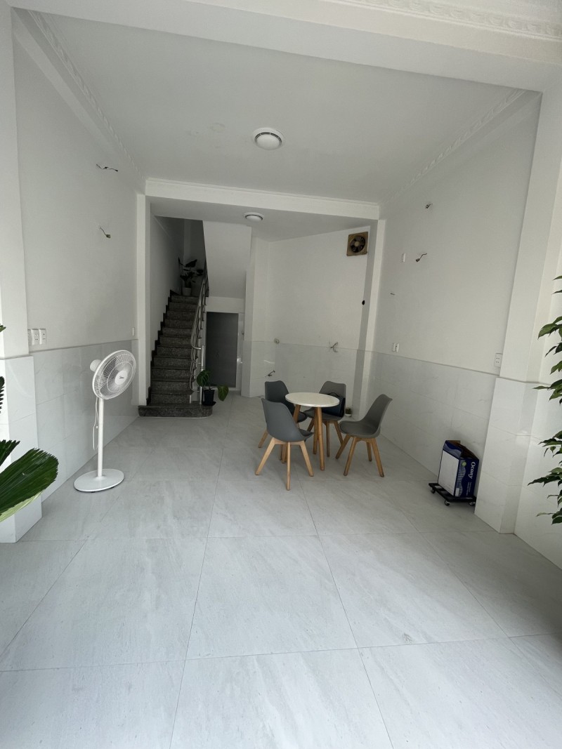 BÁN NHÀ MẶT TIỀN 40M2 4 TẦNG NGANG 4,4M 4 TẦNG DÒNG TIỀN 42T TRƯƠNG HÁN SIÊU Q1 9.9 TỶ 15976321