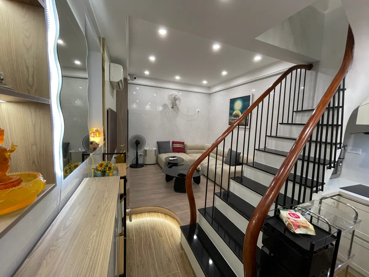 LinhHK BÁN NHÀ LÔ GÓC PHỐ ĐÀO DUY TỪ 3 THOÁNGGIÁ TỐT 15976363