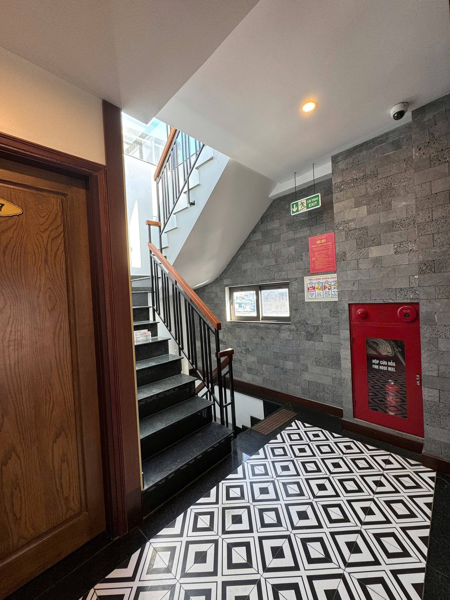 TÒA NHÀ SERVICE APARTMENTS MẶT PHỐ KINH DOANH QUẬN TÂY HỒ - VIEW HỒ MẶT THOÁNG - DÒNG TIỀN 3 TỶ/NĂM 15976376