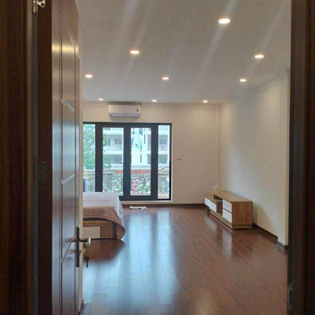 bán nhà Sài Đồng, 7 tầng thang máy, vỉa hè, ôtô tránh, đối diện trường học 15976417