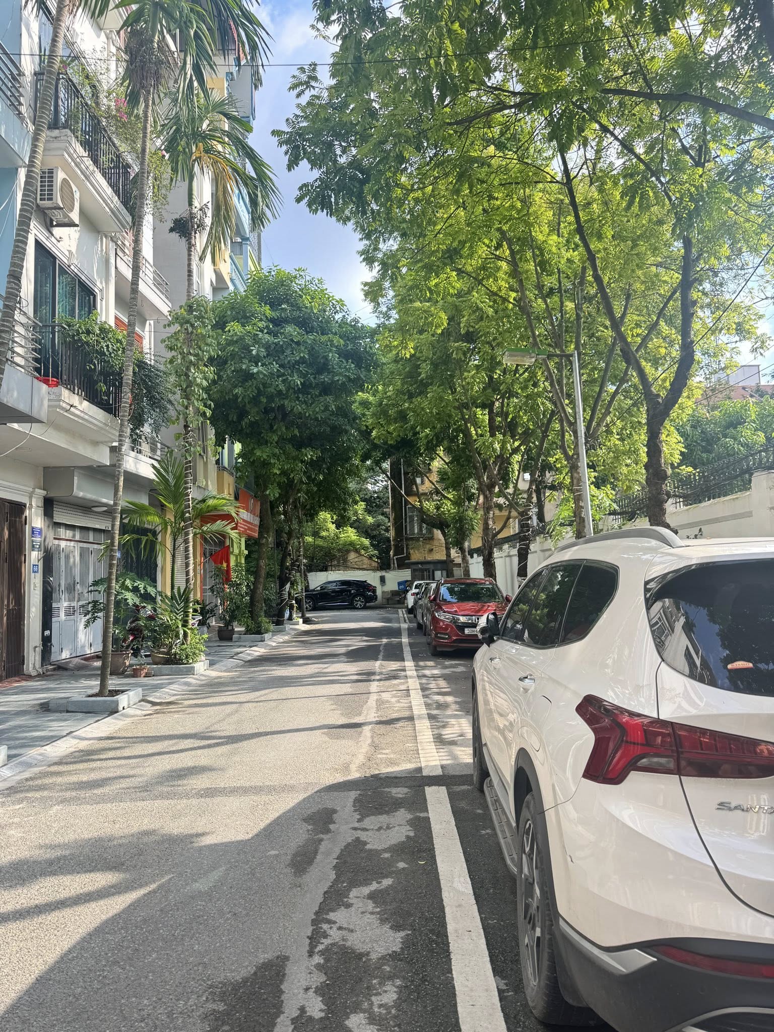 Giá tốt, bán nhà Hoàng Quốc Việt, ngõ rộng gần ô tô, 77m chỉ 13.5 tỷ 15976475