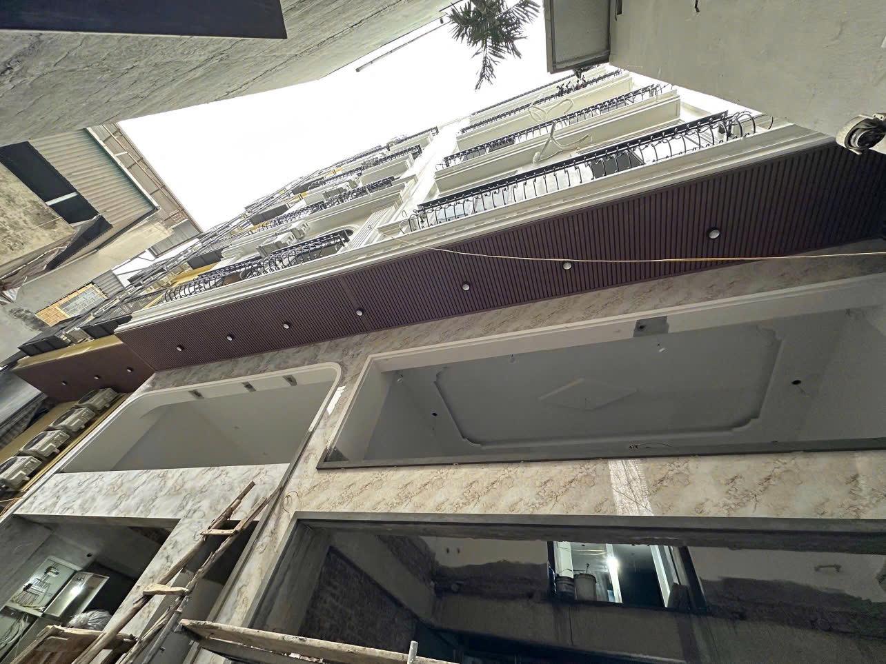 TÂY SƠN - Toà CHDV MỚI 100m² 7 tầng MT 6m thang máy -Ngõ VF3 thông -Dòng tiền đỉnh - 38 tỷ 15976479