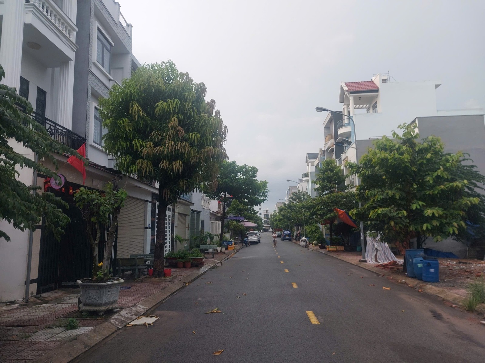 DĨ AN - SIÊU PHẨM PHÚ HỒNG THỊNH 6 - NHÀ 3 TẦNG HIỆN ĐẠI - GIÁ ĐẦU TƯ 15976491