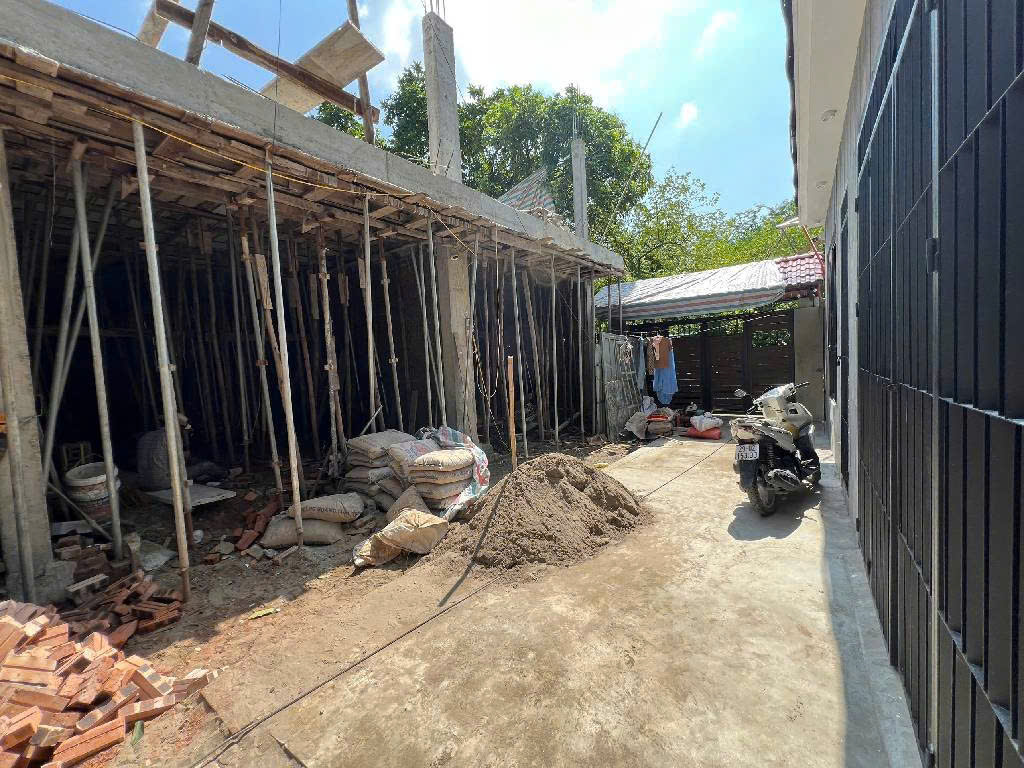 Nhà thang máy xây mới, ngõ nông, gần oto tránh cực đẹp 15976507