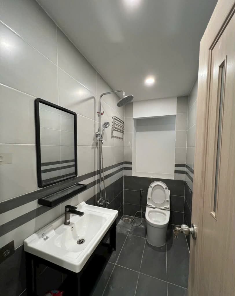 Bán nhà đẹp sát mặt tiền Huỳnh Tấn Phát, Quận 7, 5,3x11, 4,9 tỷ
 15976548