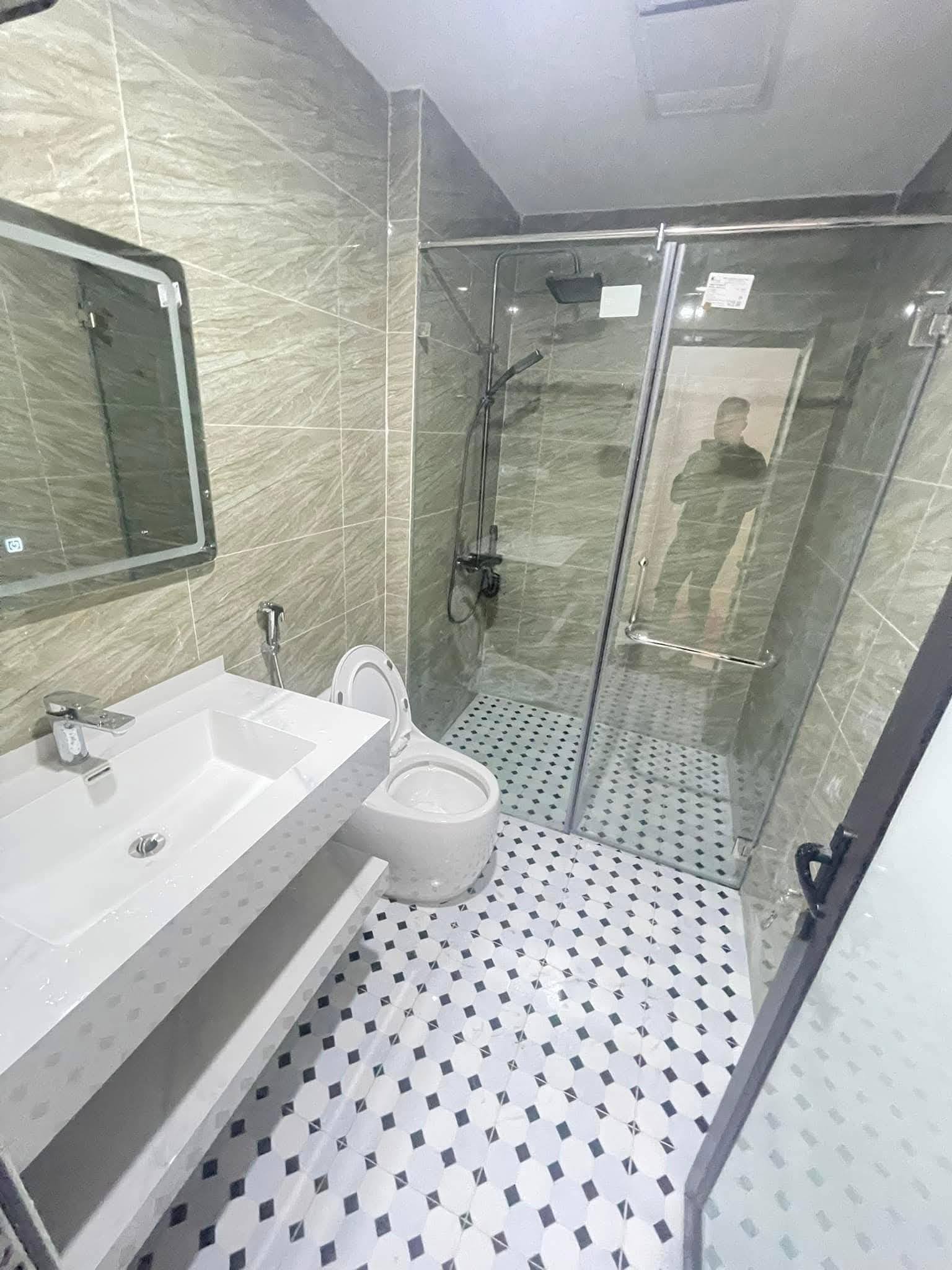 Phố đẹp Kim Giang-36m*7tầng-Thang máy-Gần UBND phường-Ôtô vào nhà-Kinh doanh-14,5 tỷ 15976559