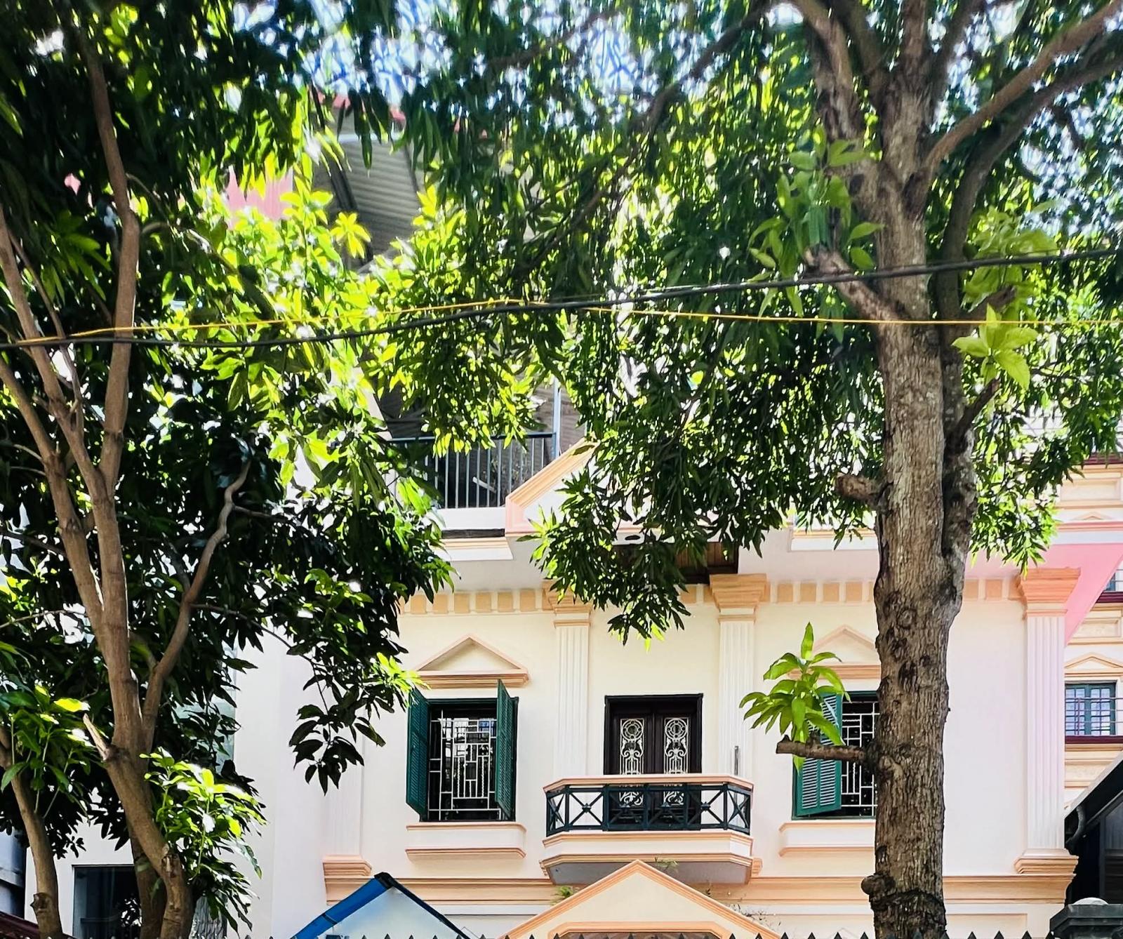 biệt thự sân vườn Ngọc Thụy, 430m x 4 tầng, mặt tiền 11m, ôtô tránh, full thổ cư 15976574