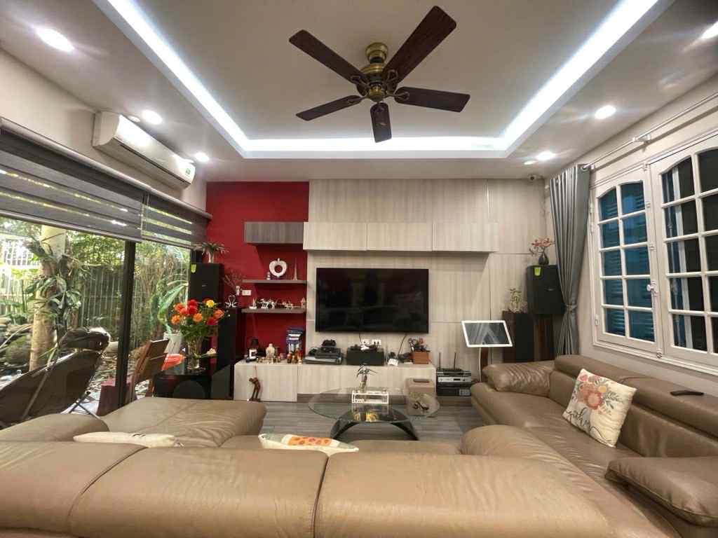 biệt thự sân vườn Ngọc Thụy, 430m x 4 tầng, mặt tiền 11m, ôtô tránh, full thổ cư 15976574