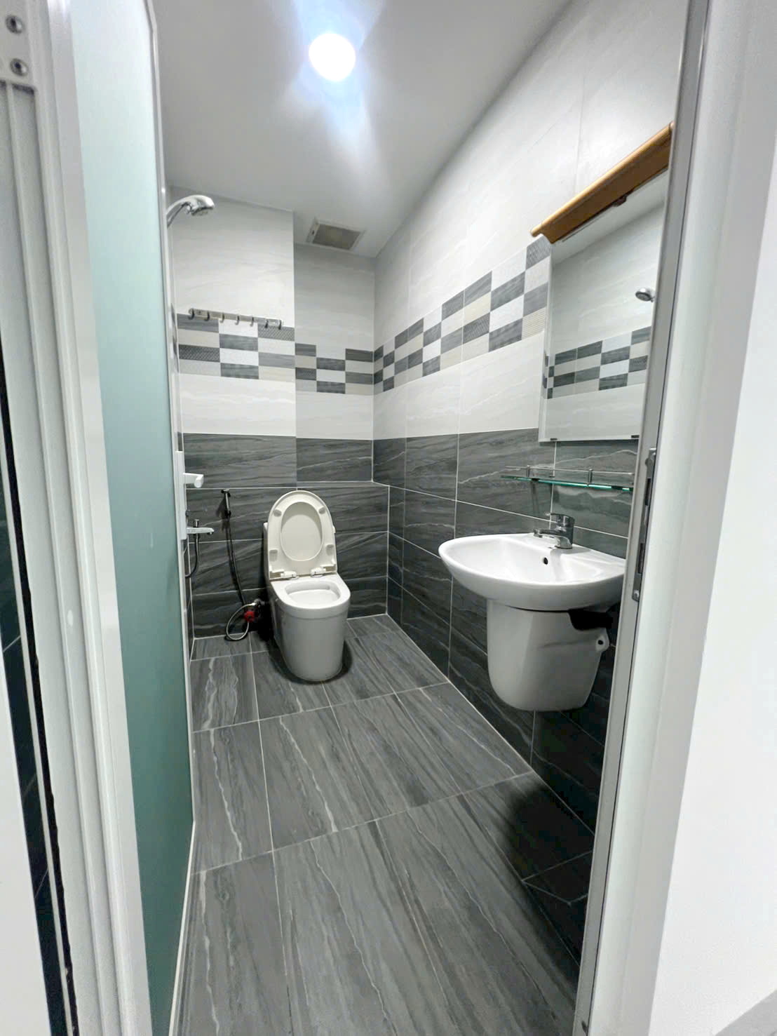 Nhà đường trước nhà 5m oto tới nhà Châu Thị Hóa 15976581