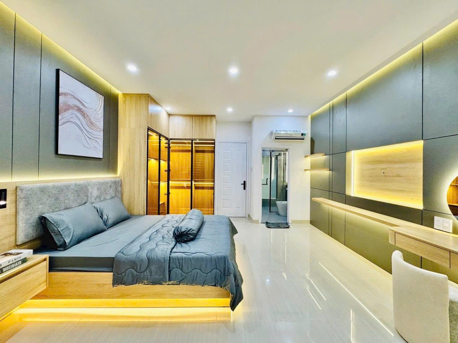 HÀNG HIẾM-Mặt Tiền NGÔ QUYỀN Trung Tâm Quận 5 (4.2x20.2) 5 Tầng-CHỈ 32 TỶ 15976586