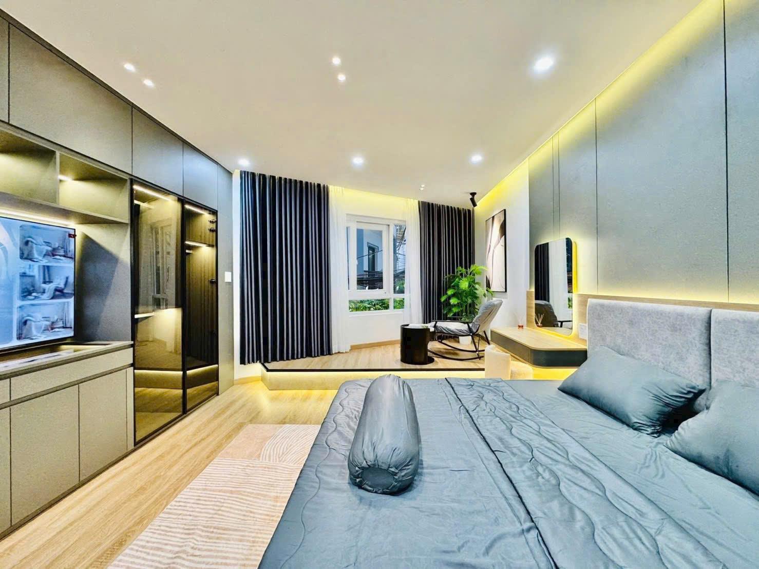 HÀNG HIẾM-Mặt Tiền NGÔ QUYỀN Trung Tâm Quận 5 (4.2x20.2) 5 Tầng-CHỈ 32 TỶ 15976586