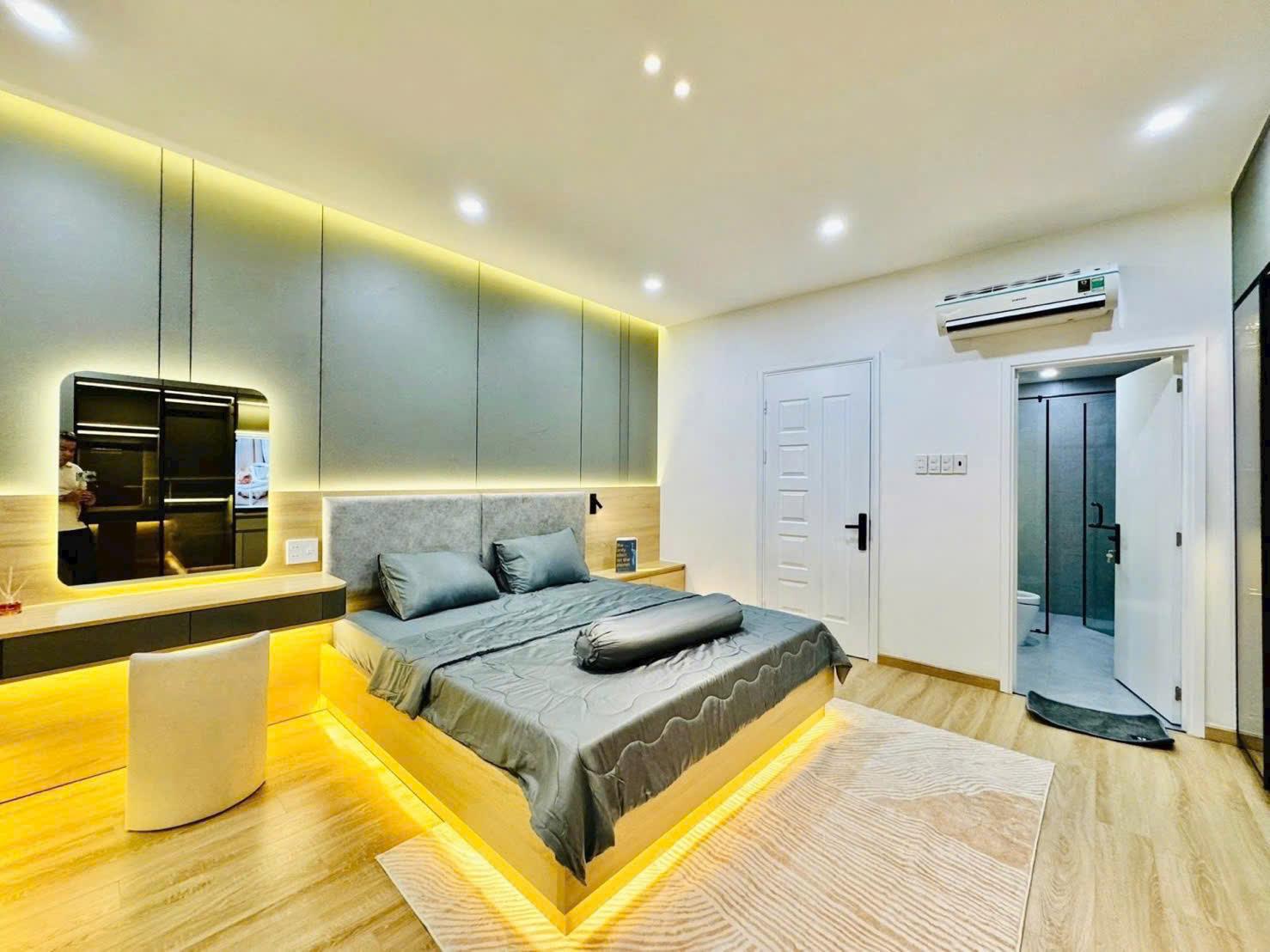 HÀNG HIẾM-Mặt Tiền NGÔ QUYỀN Trung Tâm Quận 5 (4.2x20.2) 5 Tầng-CHỈ 32 TỶ 15976586