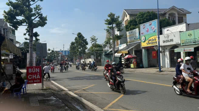 ĐẤT VÀNG TRUNG TÂM HÓC MÔN – MẶT TIỀN BÀ TRIỆU - FULL THỔ NGANG LỚN HIẾM 15976618