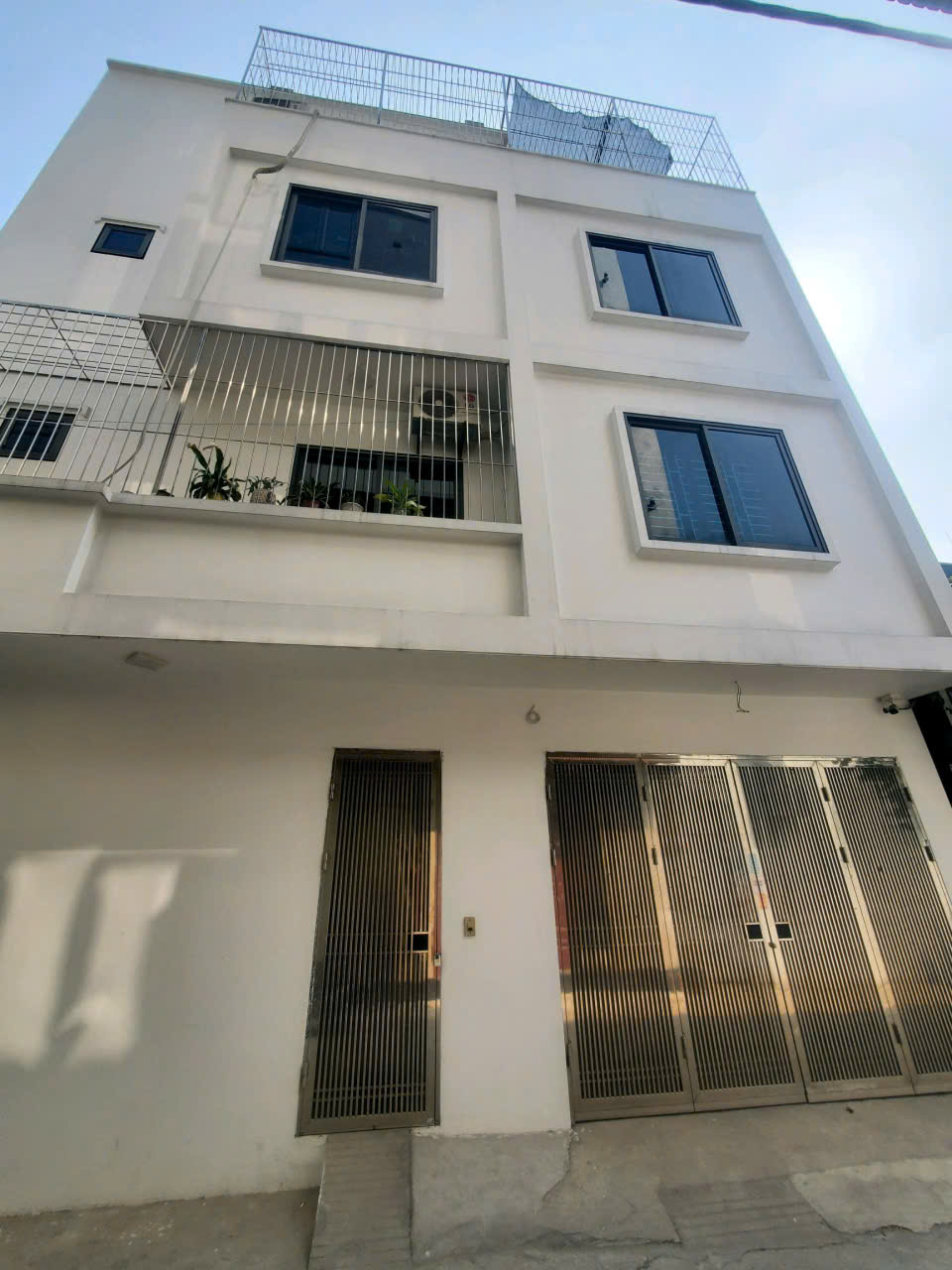 Bán nhà Ngô Gia Tự,Long Biên 4 tầng,74m,mt10m oto tránh nhỉnh 13 tỷ 15976645