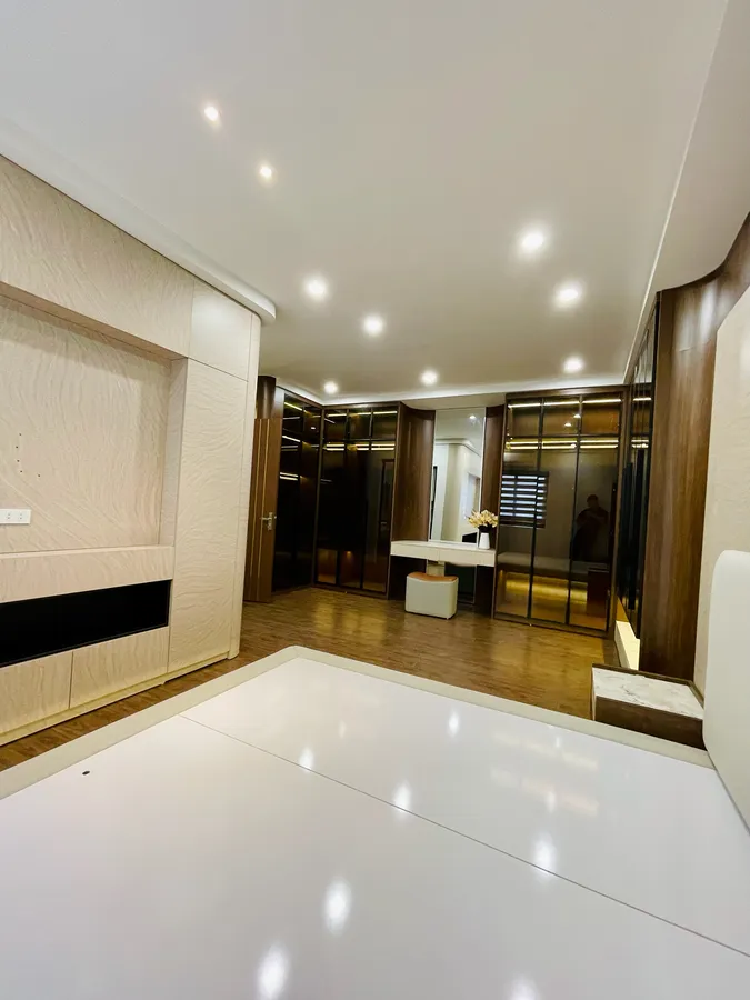 Bán Nhà Giải Phóng. Hoàng Mai. Thang Máy. Lô Góc. Ô Tô. DT 73m2. MT 6.2m. Giá 20.7 Tỷ. 15976668