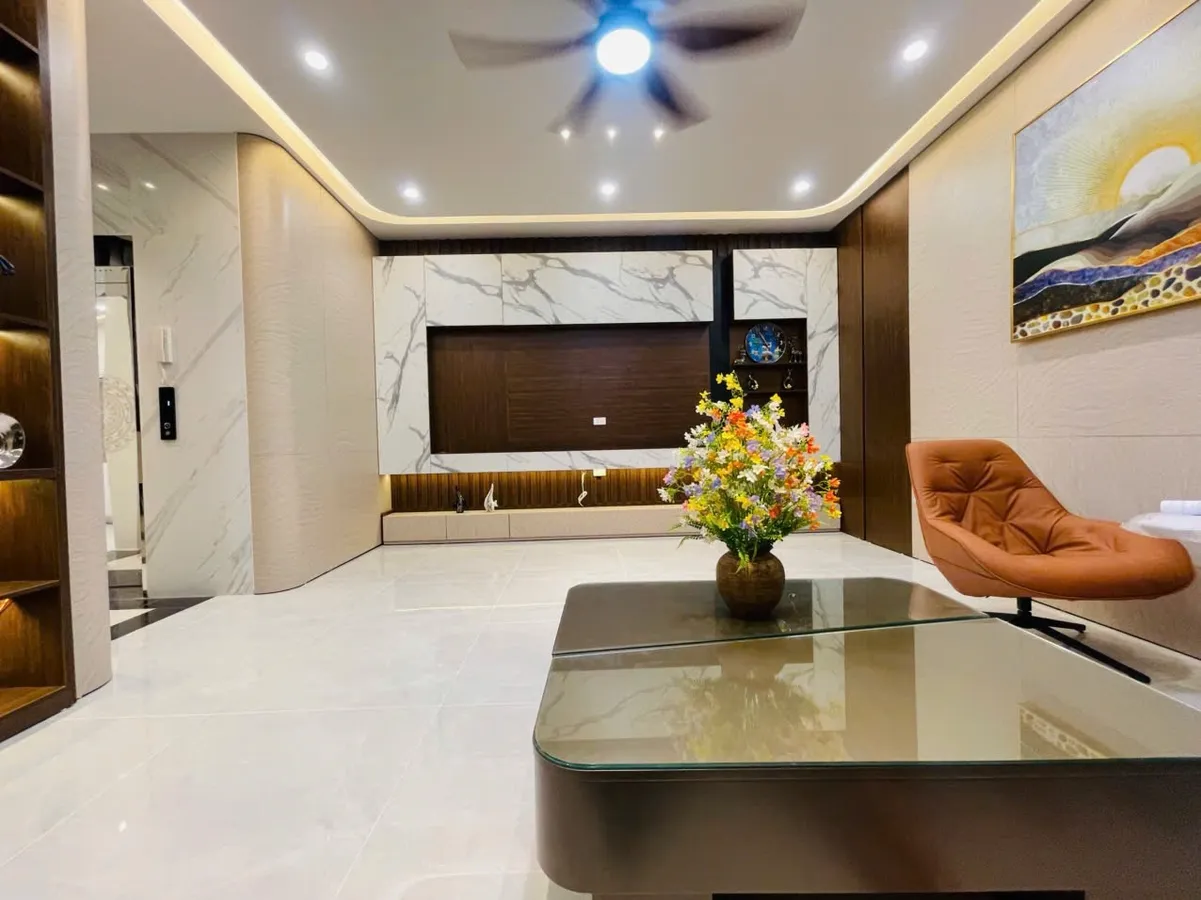 Bán Nhà Giải Phóng. Hoàng Mai. Thang Máy. Lô Góc. Ô Tô. DT 73m2. MT 6.2m. Giá 20.7 Tỷ. 15976668