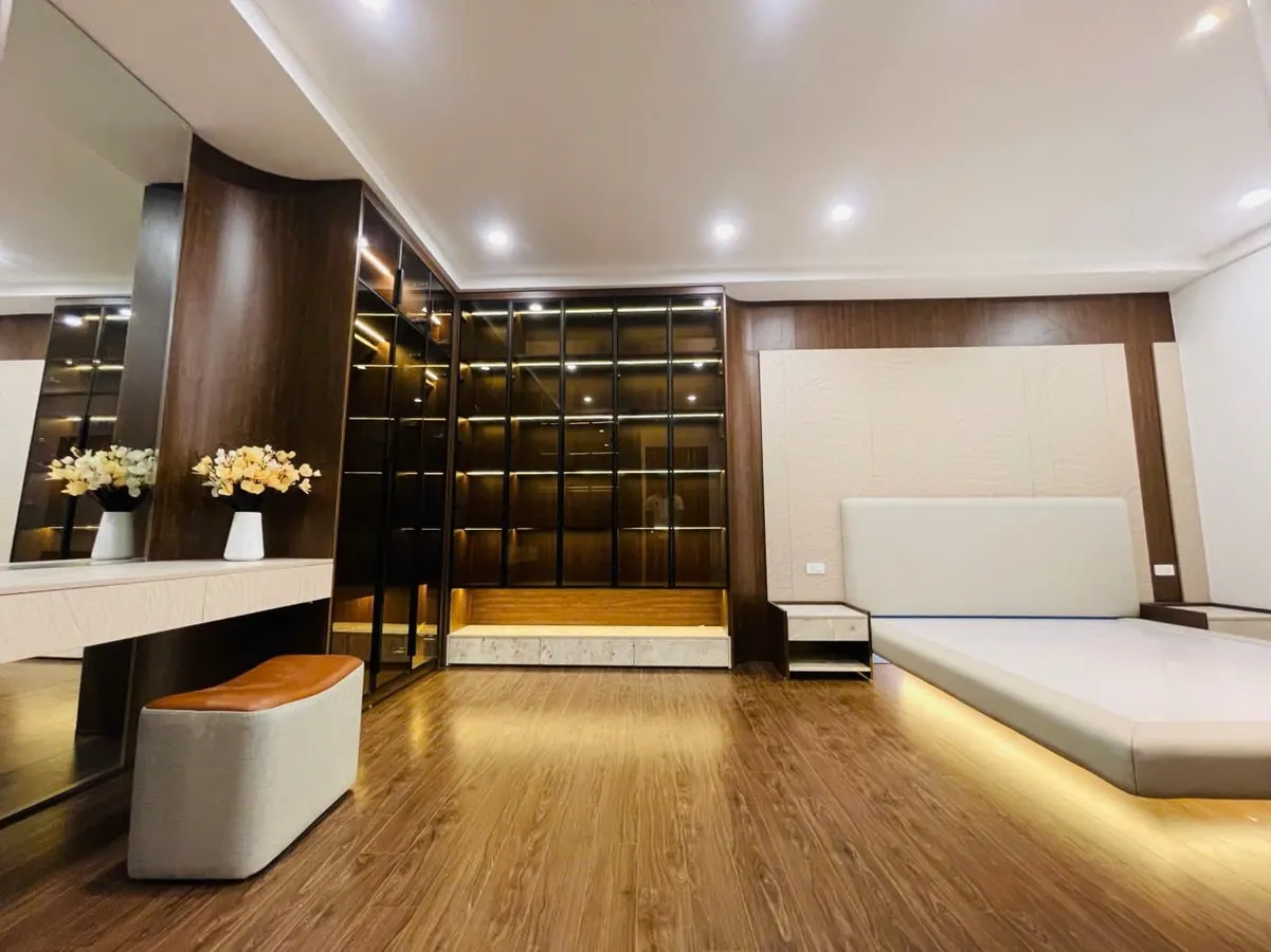 Bán Nhà Giải Phóng. Hoàng Mai. Thang Máy. Lô Góc. Ô Tô. DT 73m2. MT 6.2m. Giá 20.7 Tỷ. 15976668