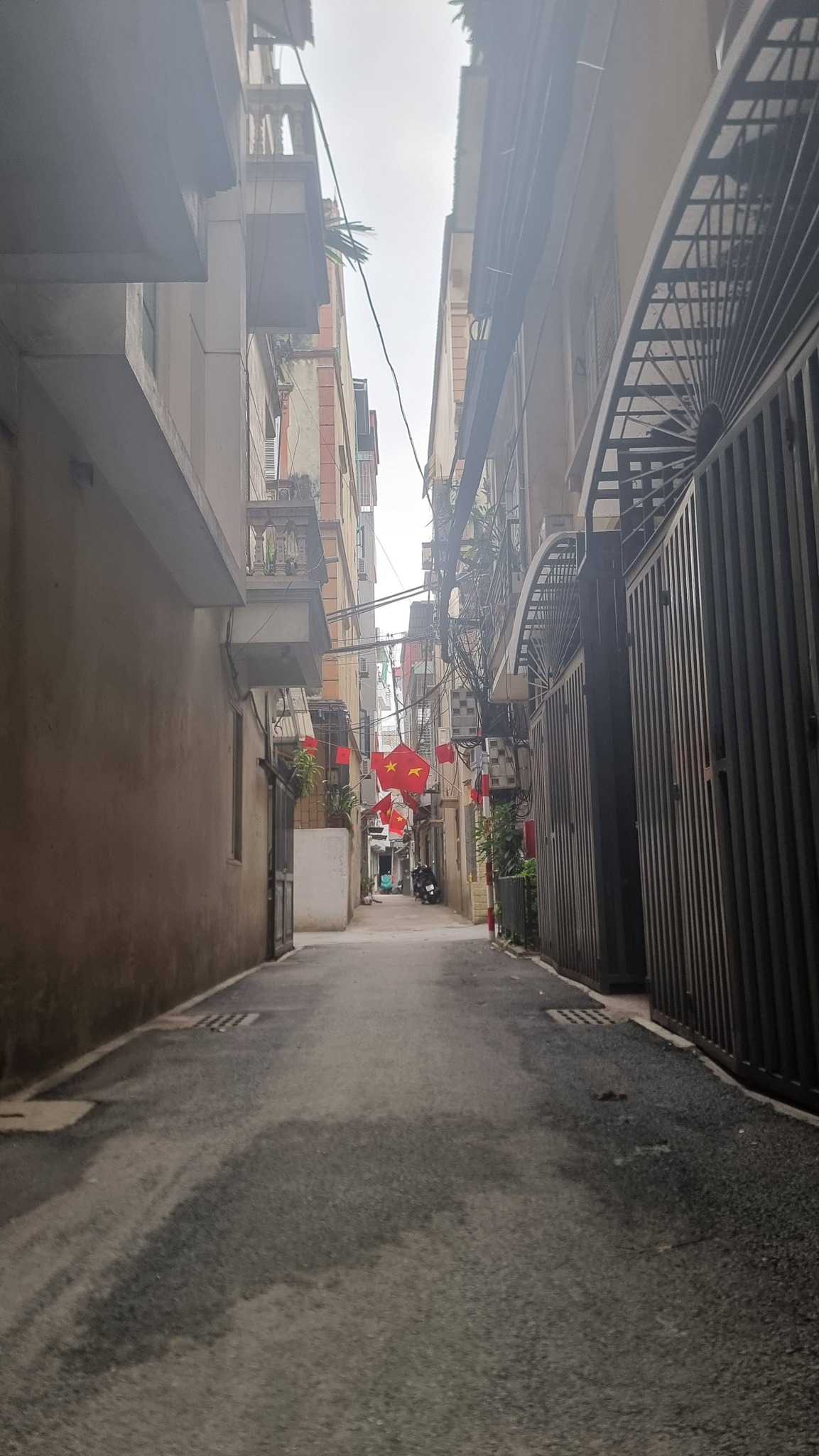 NHÀ NGÕ 28, XUÂN LA, TÂY HỒ- PHÂN LÔ-Ô TÔ: 55M X4T, MT 4,5M, GIÁ 21 TỶ. 15976681