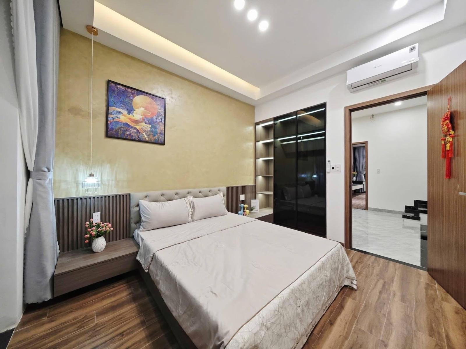 **Bán nhà mặt tiền đường Hiệp Nhất; phường 4 Tân Bình; (4*19) - 5 tầng 15976691