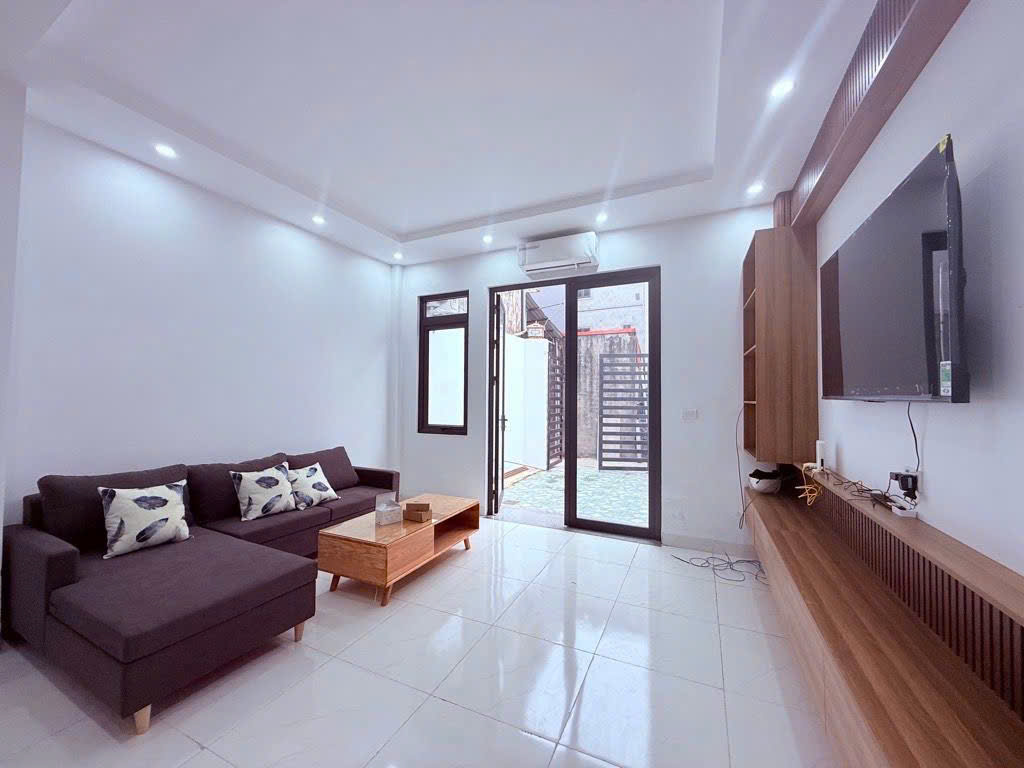 Nhà 3 tầng, đẹp long lanh, mới kính koong thôn Gia Tân - tổ 11, Quang Minh. Tặng full nội thất 15976732