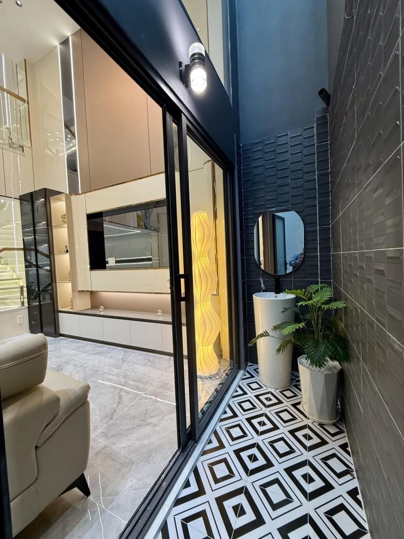 **Bán nhà hẻm 154 Phạm Văn Hai** phường 3 Tân Bình (5,7*11) 5 tầng 15976739