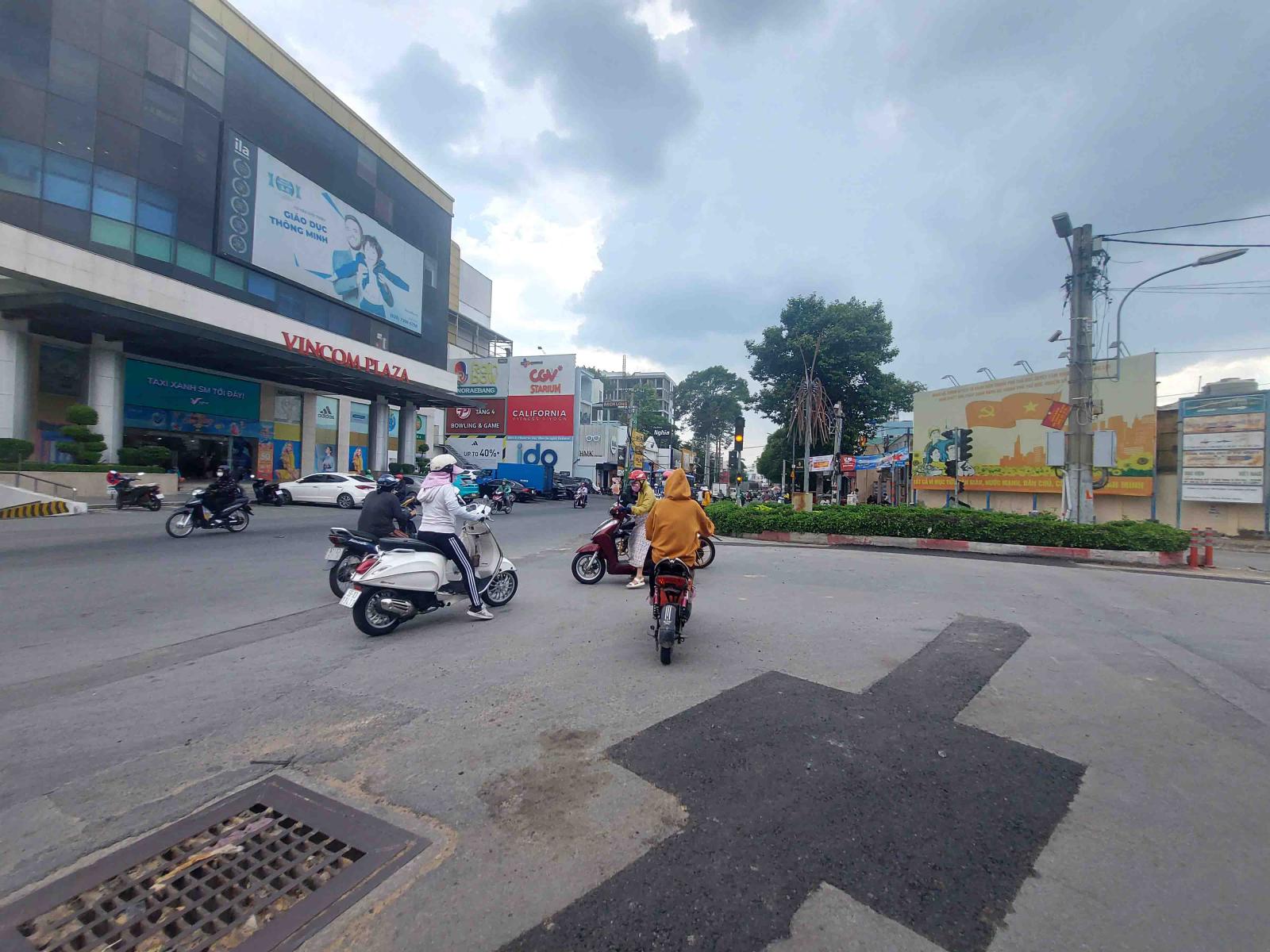 Bán Nhà Mặt Tiền Võ Văn Ngân Gần Vincom Thủ Đức, 240m², 4 Tầng, Giá 39.9 Tỷ 15976757