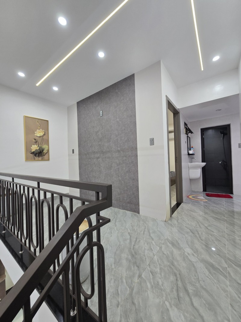 # Góc kiệt, 1 nhà ra MT Hoàng Diệu, 45m2, 2 tầng 4.05 tỷ 15976767