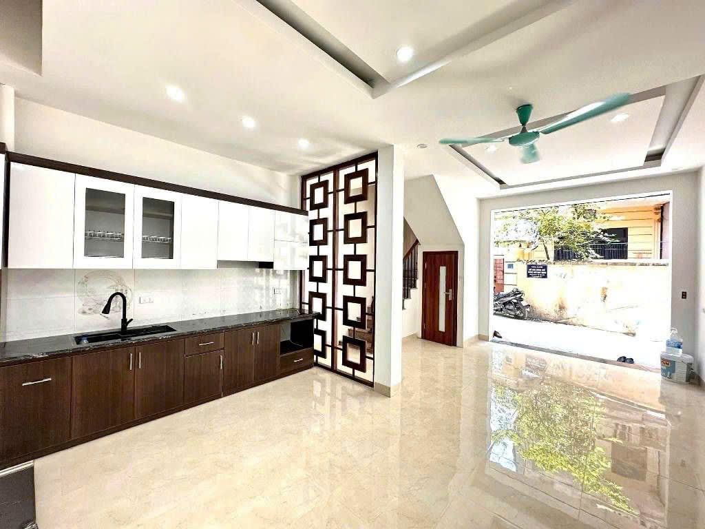 xuân la 35m x5 tầng 11,5 tỷ ô tô vào nhà,lô góc,gần phố 15976932