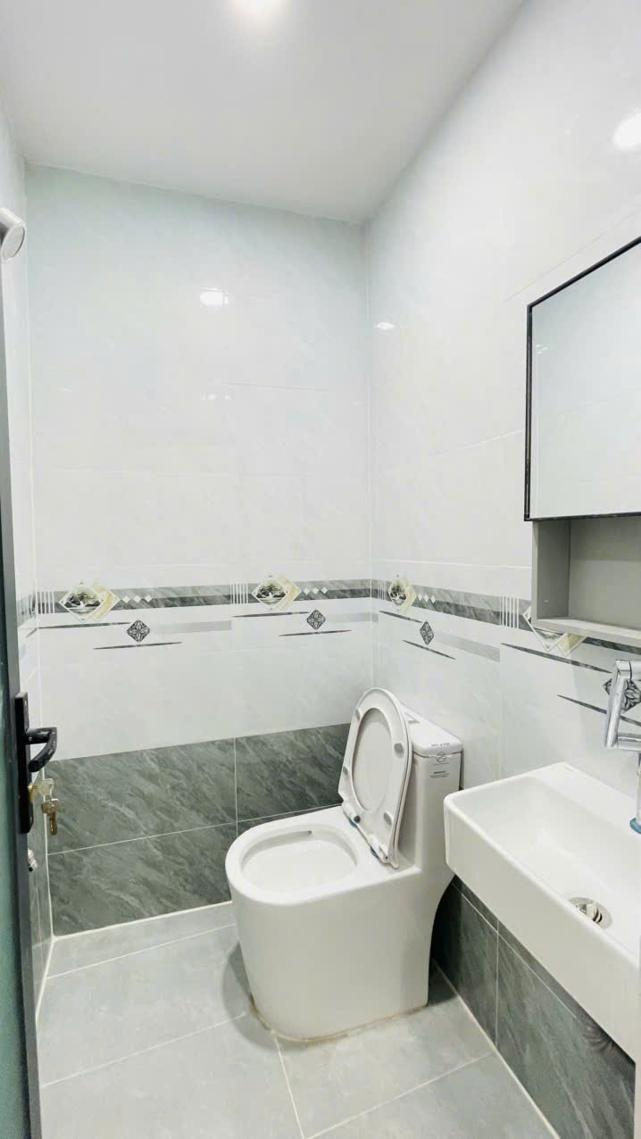 CMT8 - Quận 10 - Nhà mới ở ngay - 2 tầng - Kế hẻm ô tô - 3.1 tỷ 15976970