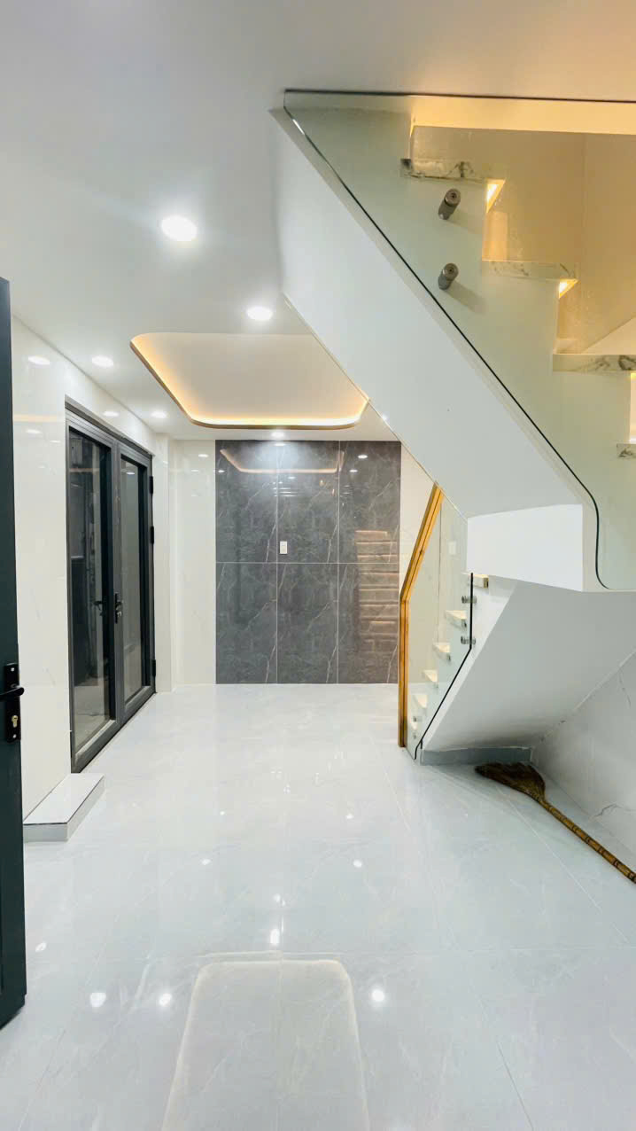 CMT8 - Quận 10 - Nhà mới ở ngay - 2 tầng - Kế hẻm ô tô - 3.1 tỷ 15976978