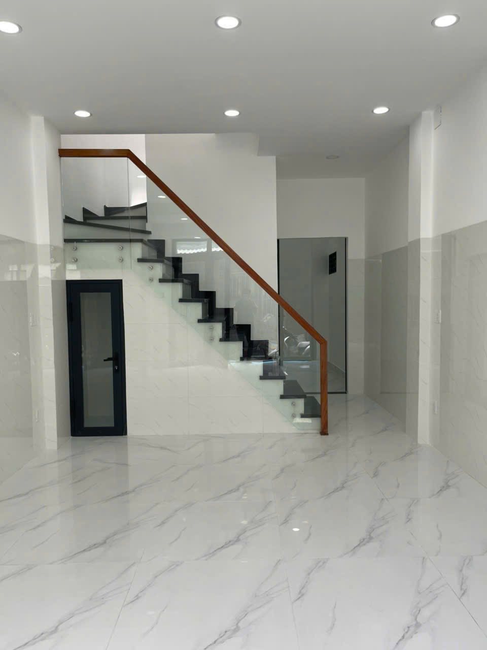 NHÀ NGAY CHỢ TỰ PHÁT PHẠM VĂN BẠCH TÂN BÌNH 4MX12M GIÁ 4,5 TỶ TL 15976995