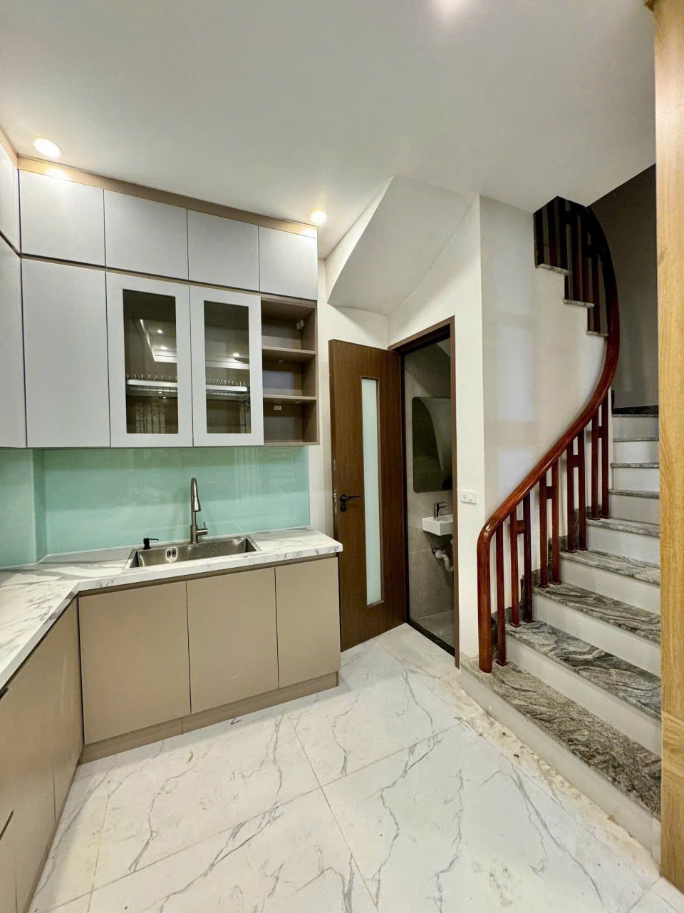 CHO THUÊ NHÀ MỚI TINH – THANH AM – LONG BIÊN - 5 TẦNG – 3 NGỦ – GIÁ 10 TRIỆU/THÁNG 15976996