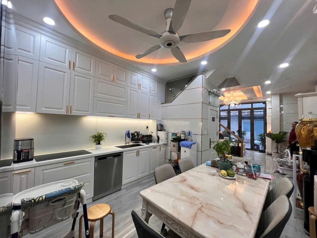 SHOCK GIẢM VỀ 9.5 TỶ -Hẻm ÔTô 8M_5 tầng+ST-4PN Ngang Hiếm 5.5m_Nhà Cực Đẹp Giáp Q10 15976997