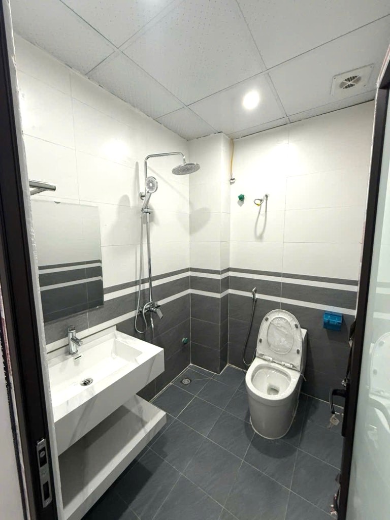 NHÀ 5 TẦNG XÂY MỚI LIÊN MẠC – THƯỢNG CÁT, BẮC TỪ LIÊM  2 THOÁNG TRƯỚC SAU  CÁCH Ô TÔ TRÁNH 10M  HƠN 15977003