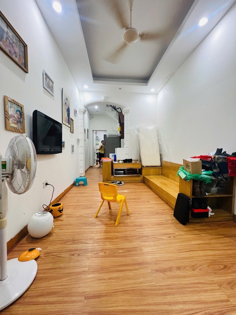 BÁN ĐẤT TẶNG NHÀ - 20M RA MẶT PHỐ - Ô TÔ ĐỖ CÁCH NHÀ 5M 15977019