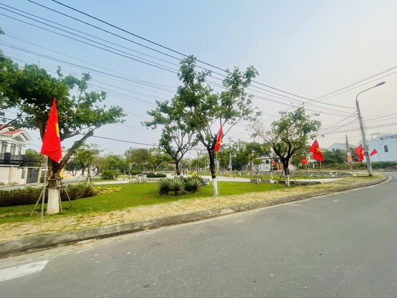 NAM VIỆT Á – LÔ GÓC DIỆN TÍCH KHỦNG – 1 MẶT TIỀN, 2 MẶT KIỆT Ô TÔ – KỀ BIỂN, SÁT SÔNG & BẾN DU 15977034