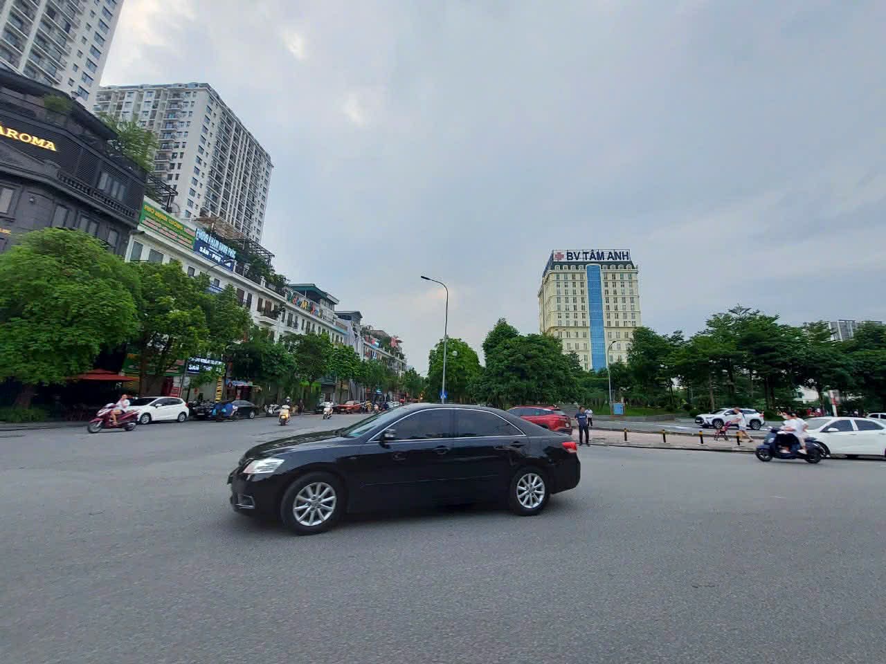 Liền kề lô góc HC Golden Hồng Tiến, 130m,MT 7.5m, sát bệnh viện Tâm Anh, lô góc, 3 thoáng, kinh 15977052