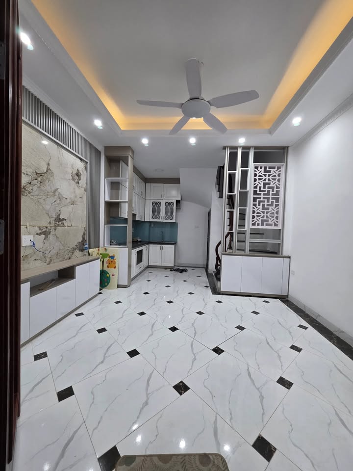 BÁN NHÀ LIÊN MẠC THƯỢNG CÁT – BẮC TỪ LIÊM  NHÀ 5 TẦNG XÂY MỚI  Ô TÔ 7 CHỖ ĐỖ CỬA  HƠN 5 TỶ 15977060