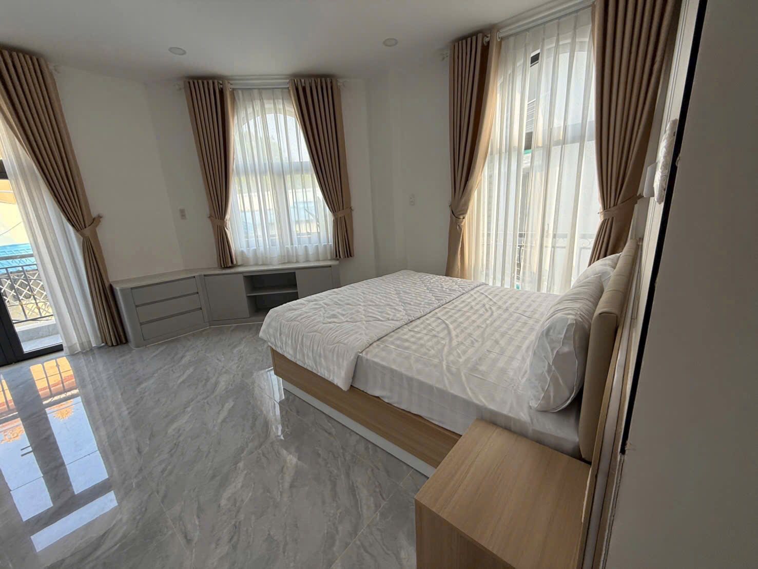 NHÀ ĐẸP TÂN BÌNH ĐÓN TẾT GIÁ TỐT- NGANG4M X14M - 5 TẦNG - 4PN 4WC - GIÁ 12 TỶ 15977094