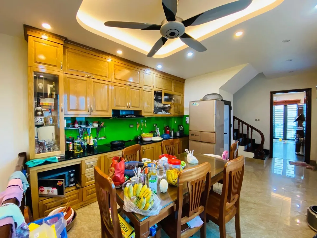 Bán Nhà Mặt Phố Linh Đường. Hoàng Mai. Ô Tô. Vỉa Hè. DT 40m2. MT 3.7m. 5 Tầng. Giá 20.7 Tỷ. 15977102