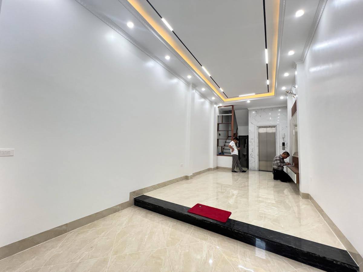 Nhà đẹp ở ngay, Định Công Thượng - 37m*6tầng- Ô tô qua cửa-Gần trường,chợ- Nhỉnh 10tỷ 15977178